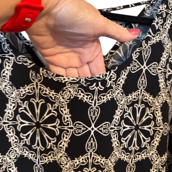 ❤️SPRING/SUMMER BLACK PRINT TOP w/STRAPPY DETAIL  PLUS 2X     #F - Picture 4 of 8